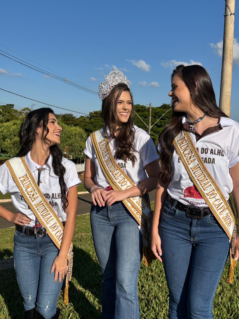 Rainha Mundial do Café e Princesas divulgam a 2ª Queima do Alho e Cavalgada da FEMCAFÉ 2026